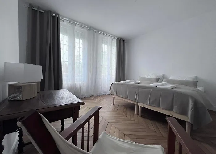 La Maison De Colette Летний дом Trie-Chateau